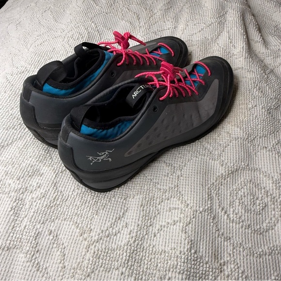 Arc'teryx Black and Pink Athletic Shoes size 9 - Picture 3 of 9